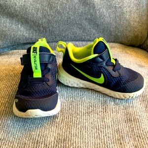 Nike Revolution Kids 7C